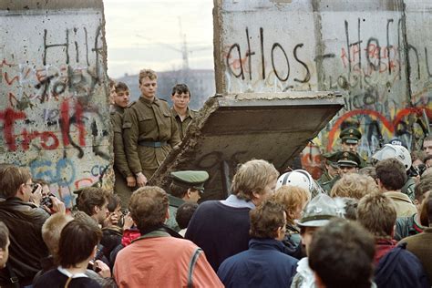 La caduta del Muro di Berlino: simbolo della fine della Guerra Fredda e dell'unità tedesca